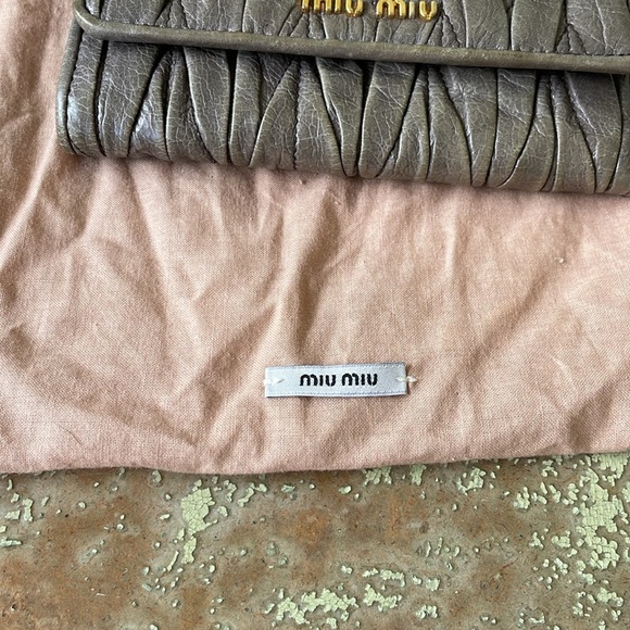 Miu Miu gray vitello shine (calfskin) matelasse tri-fold wallet - Picture 12 of 13